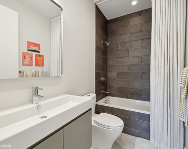 747 N Clark Street - Photo Thumbnail 27