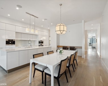 747 N Clark Street - Photo Thumbnail 10