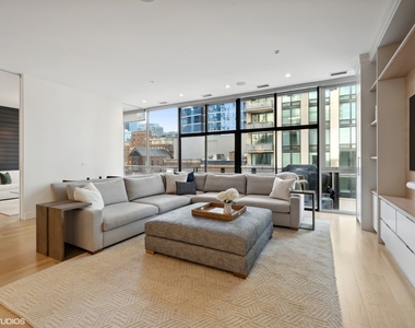 747 N Clark Street - Photo Thumbnail 5