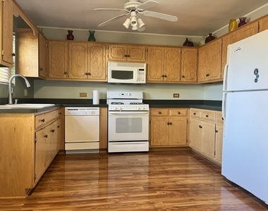 1005 Singer Avenue - Photo Thumbnail 4