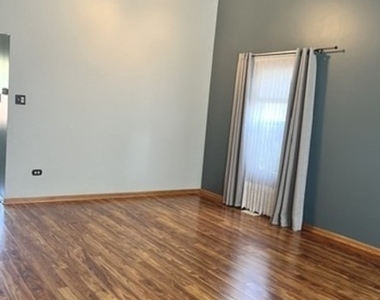 1005 Singer Avenue - Photo Thumbnail 2