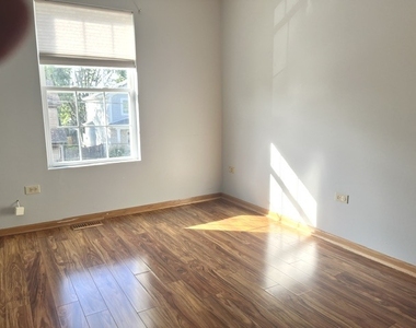 1005 Singer Avenue - Photo Thumbnail 11