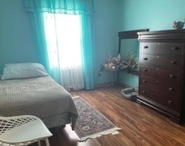 1005 Singer Avenue - Photo Thumbnail 13