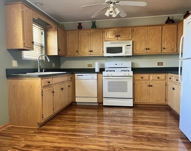1005 Singer Avenue - Photo Thumbnail 3