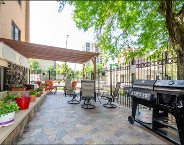 6201 N Kenmore Avenue - Photo Thumbnail 1