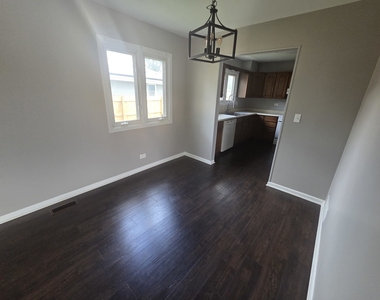 932 Manchester Court - Photo Thumbnail 2