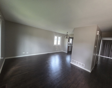 932 Manchester Court - Photo Thumbnail 1
