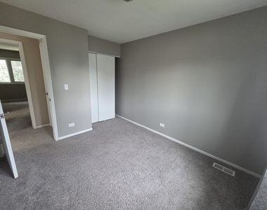 932 Manchester Court - Photo Thumbnail 9