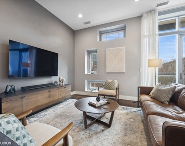 1116 W Adams Street - Photo Thumbnail 8