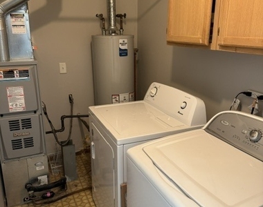 303 Newport Lane - Photo Thumbnail 11