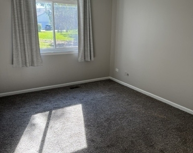 303 Newport Lane - Photo Thumbnail 7