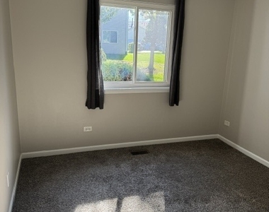 303 Newport Lane - Photo Thumbnail 6