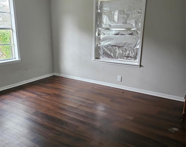 1305 James Street - Photo Thumbnail 4