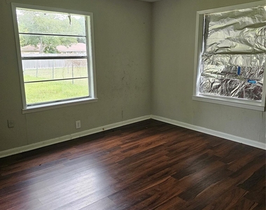 1305 James Street - Photo Thumbnail 7