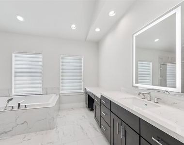 9803 Blissful Prairie Lane - Photo Thumbnail 14