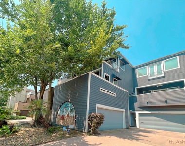 1014 Columbus Street - Photo Thumbnail 24