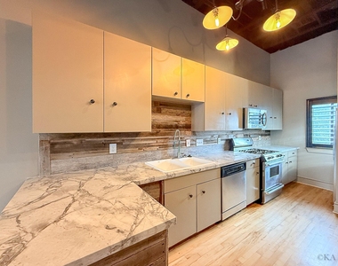 1014 Columbus Street - Photo Thumbnail 7
