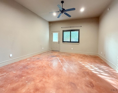 1014 Columbus Street - Photo Thumbnail 11