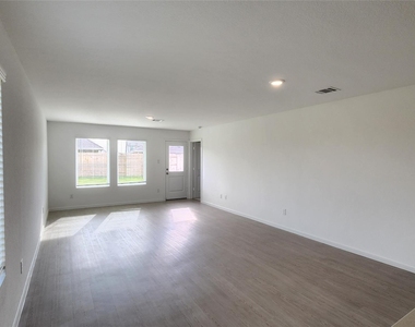 6303 Geyser Starish Drive - Photo Thumbnail 7
