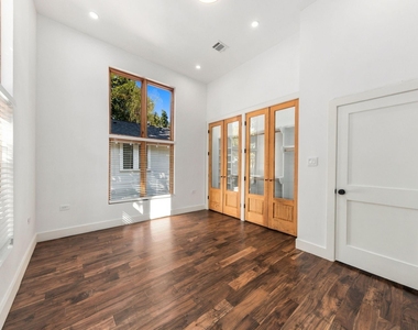 813 E 23rd Street - Photo Thumbnail 6