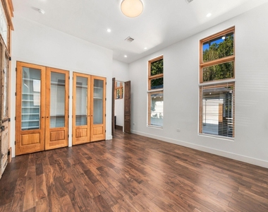 813 E 23rd Street - Photo Thumbnail 8