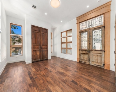 813 E 23rd Street - Photo Thumbnail 9