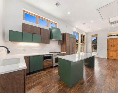 813 E 23rd Street - Photo Thumbnail 3