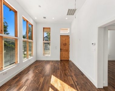 813 E 23rd Street - Photo Thumbnail 2