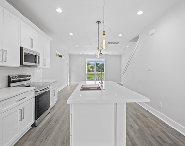 764 Dillard Street - Photo Thumbnail 5