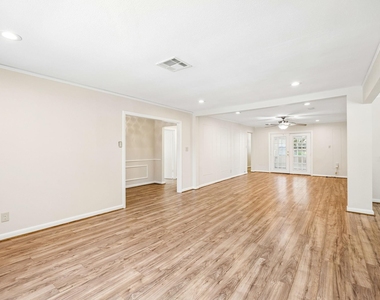 5226 W Bellfort Avenue - Photo Thumbnail 6