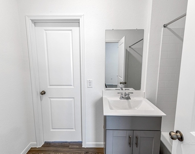 1029 Laguna Cove Drive - Photo Thumbnail 16