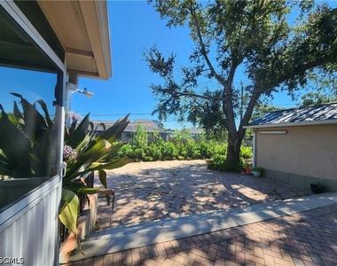 17165 Johnston Drive - Photo Thumbnail 9