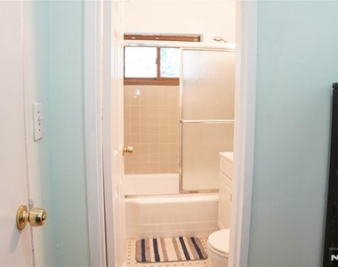 3021 Edwin - Photo Thumbnail 9