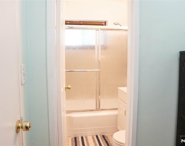 3021 Edwin - Photo Thumbnail 10