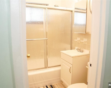 3021 Edwin - Photo Thumbnail 11