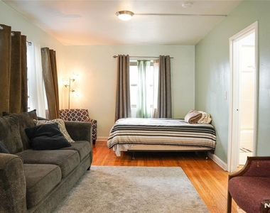 3021 Edwin - Photo Thumbnail 2
