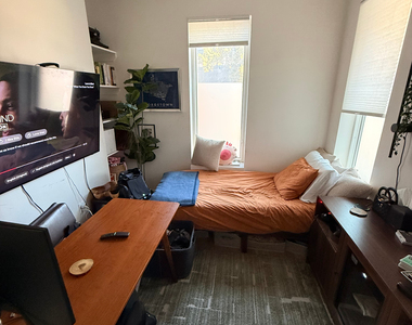 246 Johnson Avenue - Photo Thumbnail 6