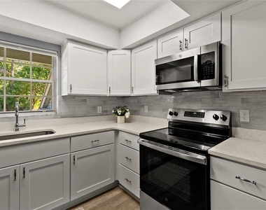 270 Promenade Drive - Photo Thumbnail 10