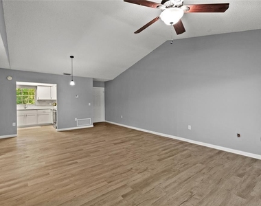 270 Promenade Drive - Photo Thumbnail 5