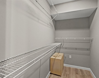 270 Promenade Drive - Photo Thumbnail 21