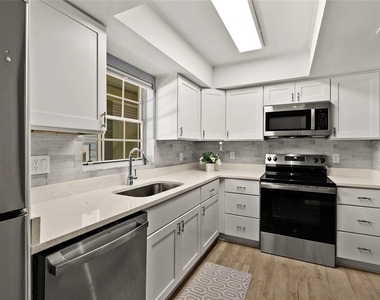 270 Promenade Drive - Photo Thumbnail 11