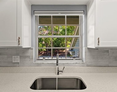 270 Promenade Drive - Photo Thumbnail 13