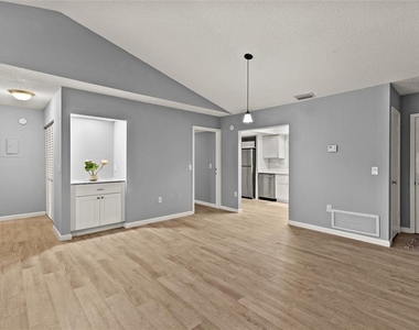 270 Promenade Drive - Photo Thumbnail 8