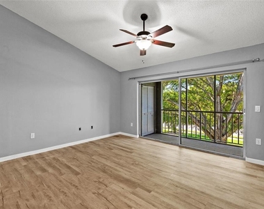 270 Promenade Drive - Photo Thumbnail 6