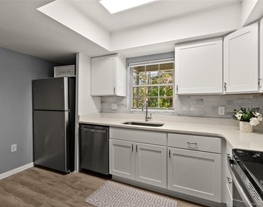 270 Promenade Drive - Photo Thumbnail 12