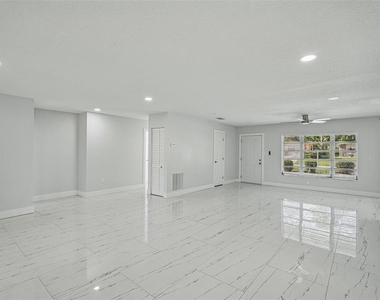 1339 22nd Street - Photo Thumbnail 12