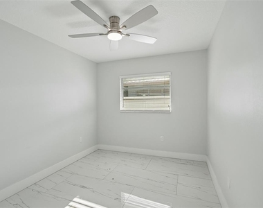 1339 22nd Street - Photo Thumbnail 22