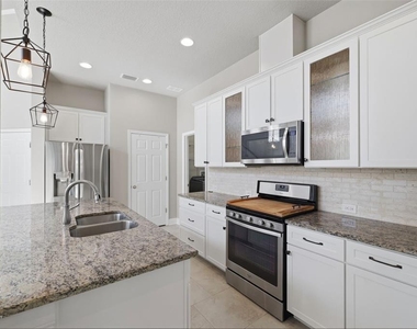 6533 Salt Creek Avenue - Photo Thumbnail 11