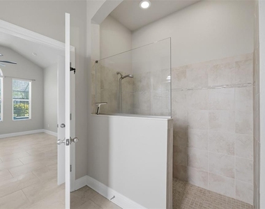 6533 Salt Creek Avenue - Photo Thumbnail 19