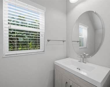 6533 Salt Creek Avenue - Photo Thumbnail 23